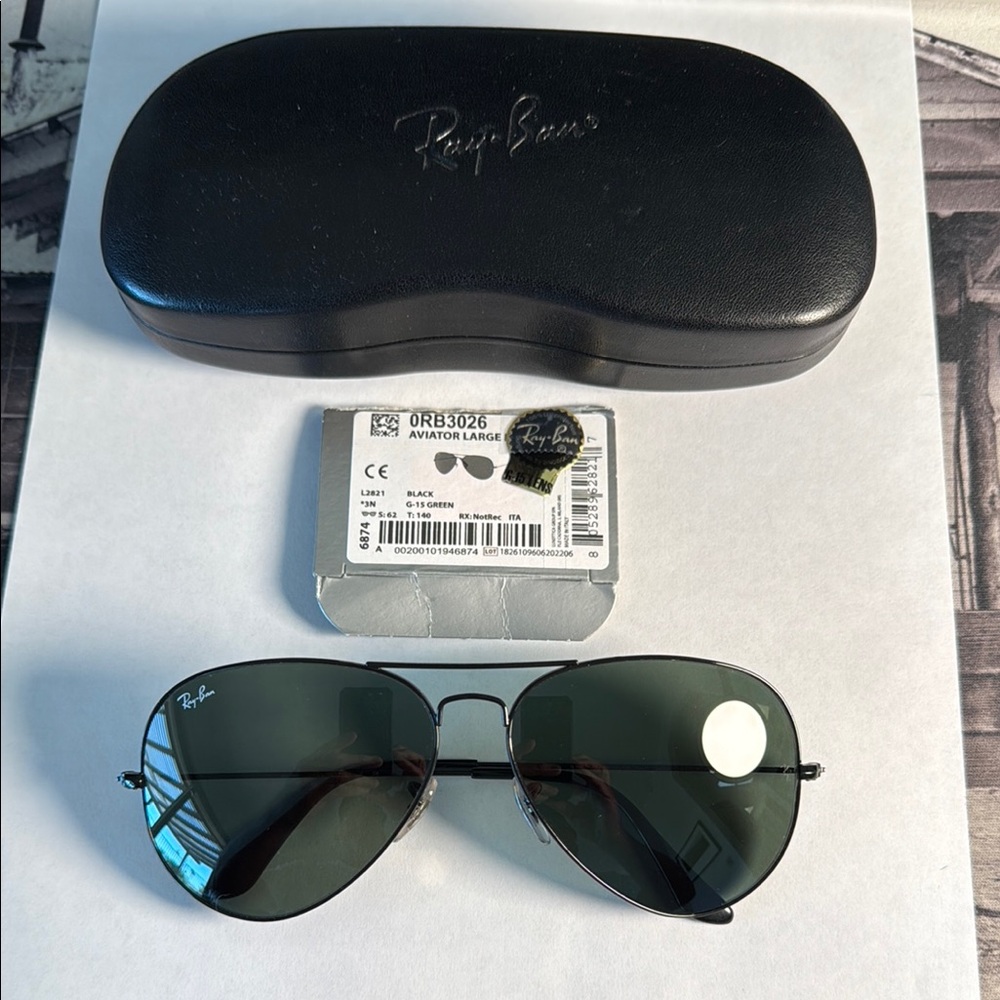 Ray-Ban Aviator Sunglasses with Black Frame RB3026 Large G-15 Green